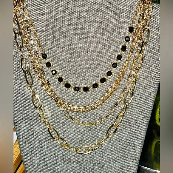 BEAUTIFUL GOLD TONE MULTI LAYERED STATEMENT NECKLACE 4 PEICE CHAIN SET. - Picture 6 of 6